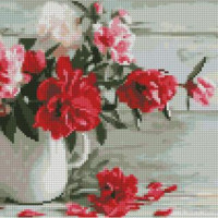 Алмазна мозаїка Strateg ПРЕМІУМ Червоні пелюстки піонів розміром 30х30 см CA-0043